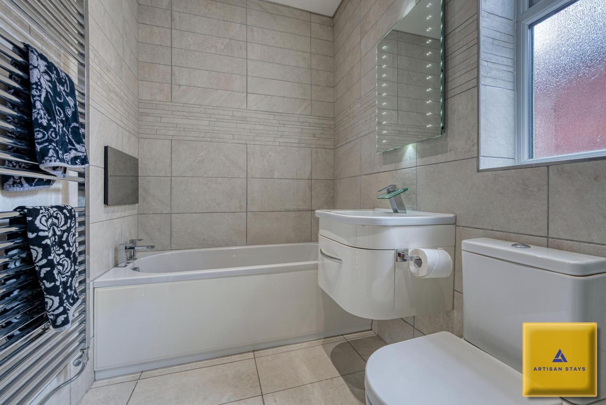 4 Bedroom, 6 Beds, 3 Bathrooms, Near Nec & Birmingham Airport, Business, Contractor And Family Friendly, Free Wi-Fi, Free Parking Coventry Zewnętrze zdjęcie