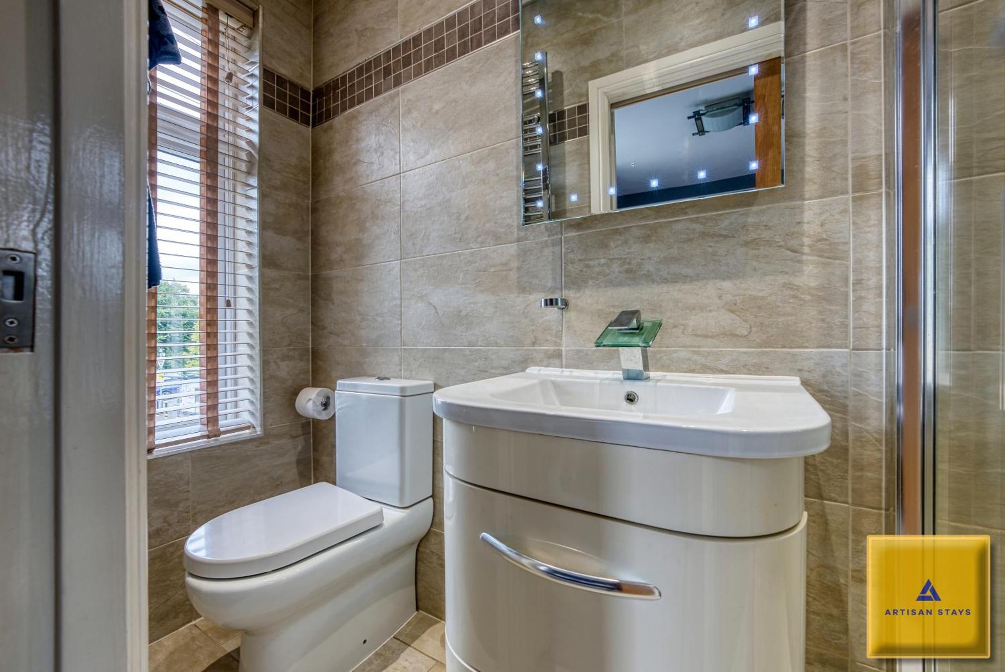 4 Bedroom, 6 Beds, 3 Bathrooms, Near Nec & Birmingham Airport, Business, Contractor And Family Friendly, Free Wi-Fi, Free Parking Coventry Zewnętrze zdjęcie