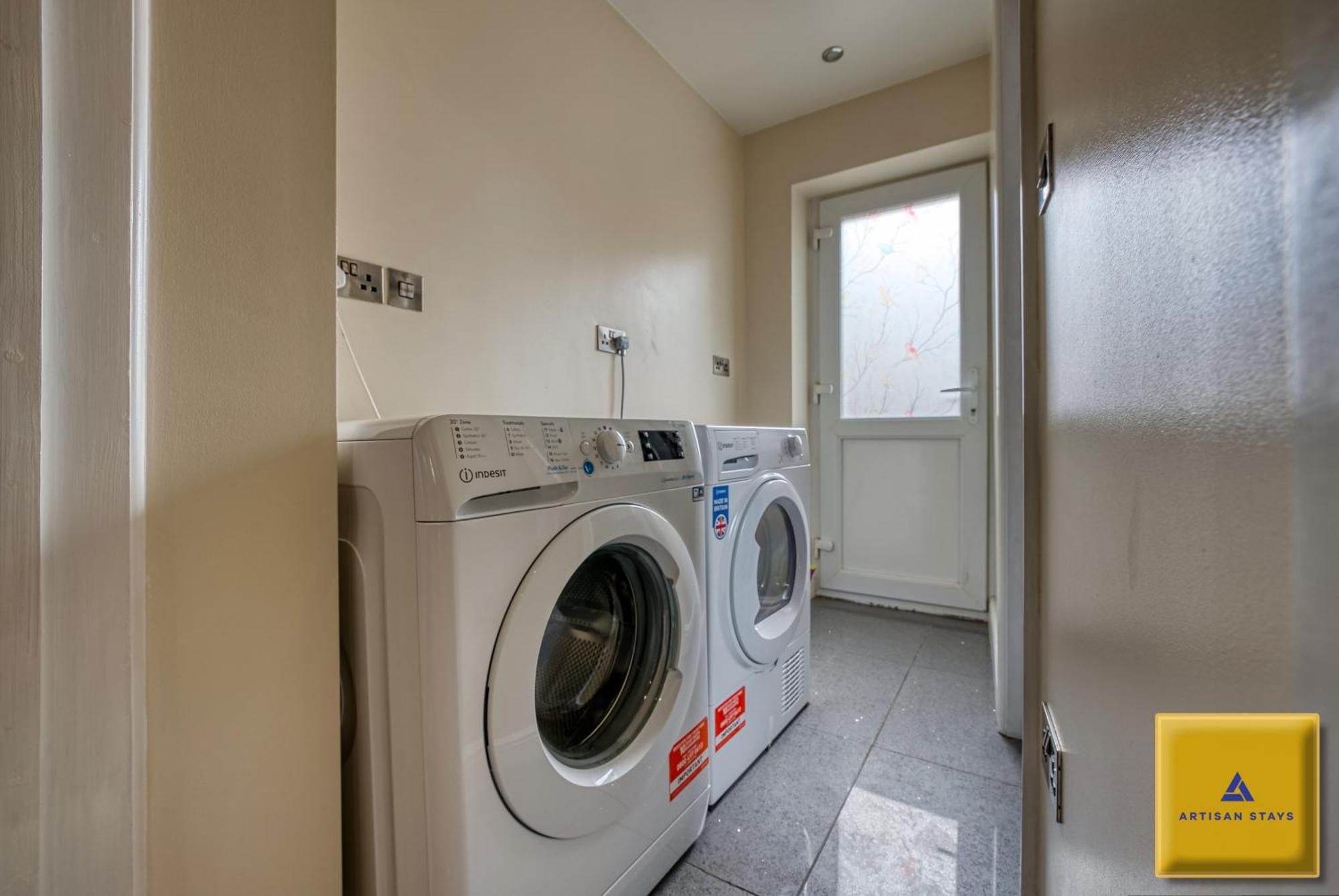 4 Bedroom, 6 Beds, 3 Bathrooms, Near Nec & Birmingham Airport, Business, Contractor And Family Friendly, Free Wi-Fi, Free Parking Coventry Zewnętrze zdjęcie